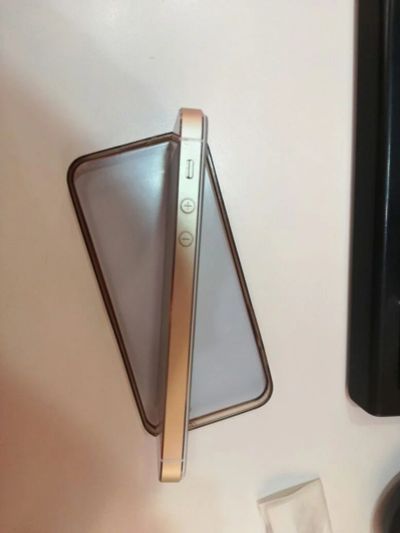 Лот: 8543555. Фото: 1. iPhone 5s gold 32gb. Смартфоны