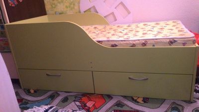 Лот: 7176244. Фото: 1. кровать детская 141*64*40. Детские кровати и кроватки