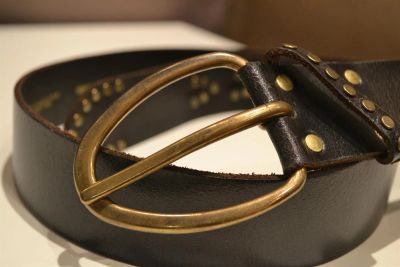 Лот: 3655086. Фото: 1. Кожаный итальянский РеМеНЬ с клёпами... Ремни, пояса