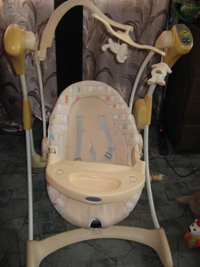 Лот: 3180696. Фото: 1. Качеля электронная graco. Ходунки, прыгунки, качели