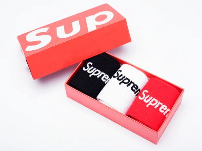 Лот: 14288776. Фото: 1. Носки Supreme в коробке 3 пары. Другое (одежда, обувь, галантерея)