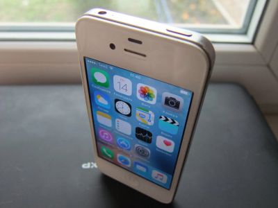 Лот: 12108126. Фото: 1. Apple iPhone 4S 16Gb беленький. Смартфоны