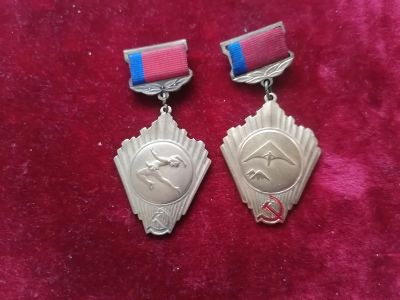 Лот: 25889772. Фото: 1. знаки ссср 2 шт лотом - 1500 руб. Памятные медали