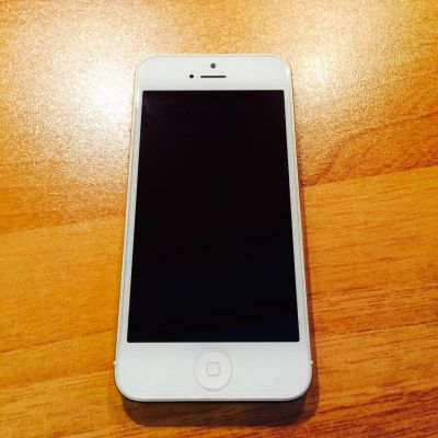 Лот: 5807335. Фото: 1. Apple iPhone 5 16 Gb white / белый... Смартфоны