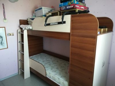 Лот: 12009550. Фото: 1. Кровать двухярусная со шкафом. Детские кровати и кроватки