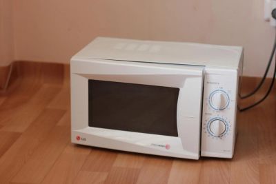 Лот: 5098987. Фото: 1. Микроволновая печь LG mb 3724w. Микроволновки, мини-печи