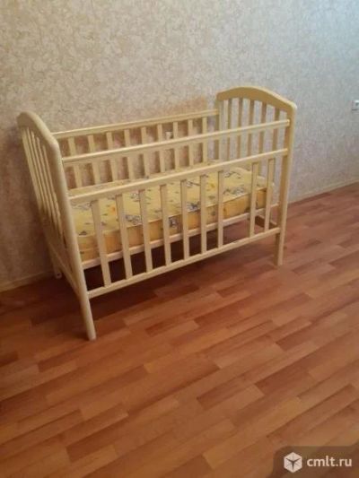 Лот: 15215140. Фото: 1. Кроватка детская с матрасом и... Детские кровати и кроватки