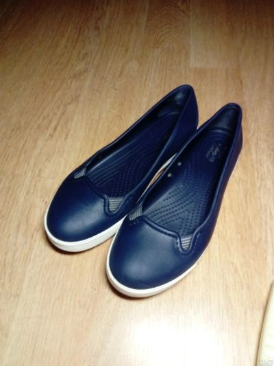 Лот: 13692887. Фото: 1. Резиновые балетки Crocs. Балетки