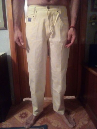 Лот: 9785551. Фото: 1. Белые джинсовые брюки, новые. Брюки, джинсы, шорты