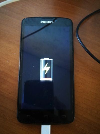 Лот: 14984956. Фото: 1. Philips v387. Смартфоны