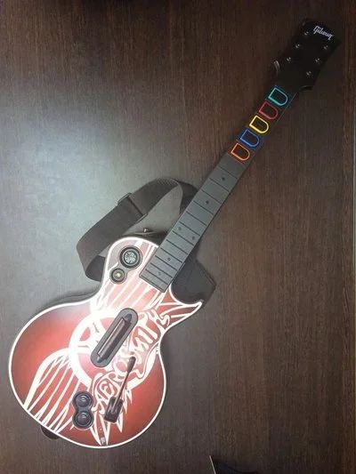 Лот: 16296159. Фото: 1. Гитара Guitar Hero Aerosmith Wireless... Аксессуары для игровых приставок, консолей, геймпады