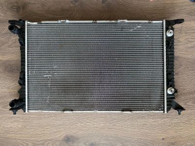 Лот: 18047862. Фото: 1. Радиатор Audi A4 B8 8K2 2009 1... Двигатель и элементы двигателя