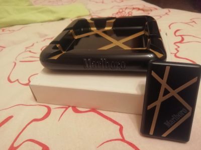 Лот: 17244843. Фото: 1. Пепельница и зажигалка Marlboro. Сувенирные мелочи