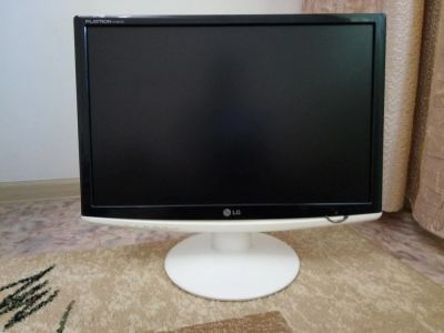 Лот: 9477520. Фото: 1. монитор LG 19. ЖК-мониторы