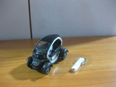 Лот: 16299037. Фото: 1. Renault Twizy ( KengFai ). Новое... Автомоделизм