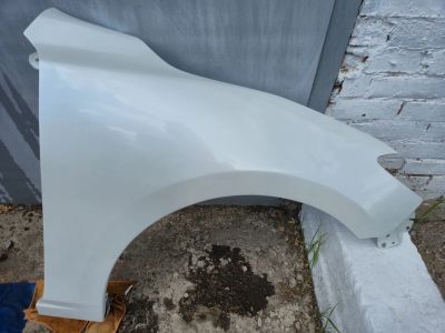 Лот: 25590499. Фото: 1. Продам правое крыло mazda axela... Кузов