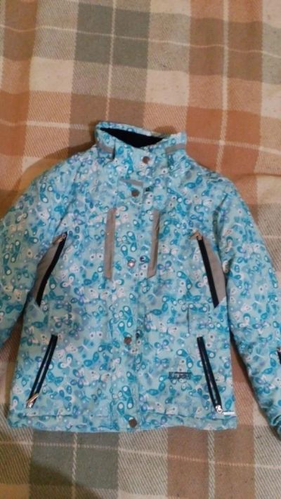 Лот: 8324623. Фото: 1. Продам куртку детскую с капюшоном... Костюмы, пиджаки, комбинезоны