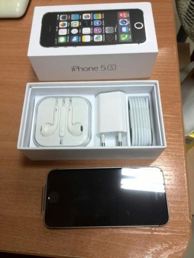 Лот: 7982877. Фото: 1. Айфон 5s (iPhone 5s) 16 Gb. Отдам... Смартфоны