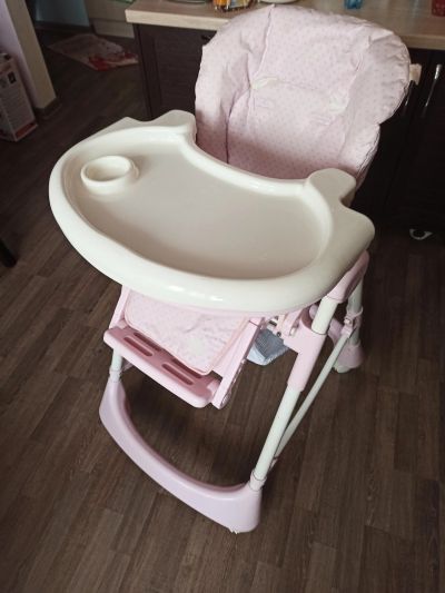 Лот: 15282655. Фото: 1. Стул для кормления Happy baby... Всё для кормления
