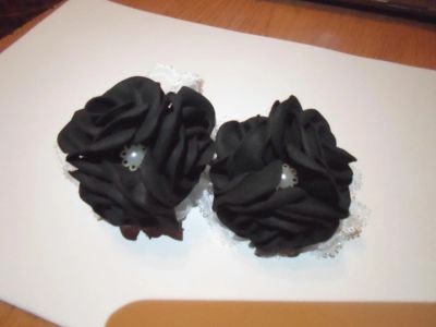 Лот: 8363229. Фото: 1. Банты (на резиночках) черные розы. Цветы из ткани