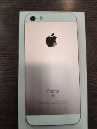 Лот: 16807605. Фото: 1. Apple iPhone SE 16Gb Rose Gold... Смартфоны
