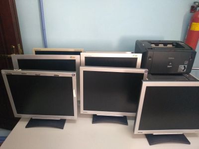 Лот: 16374545. Фото: 1. Мониторы одним лотом. ЖК-мониторы