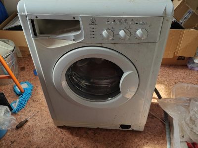 Лот: 25713599. Фото: 1. Стиральная машинка indesit WIUL... Стиральные машины
