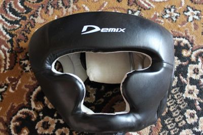 Лот: 5558361. Фото: 1. Шлем боксерский Demix. Одежда для боевых искусств