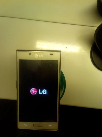 Лот: 4402659. Фото: 1. LG Optimus L7 P705 Белый + флешка... Смартфоны