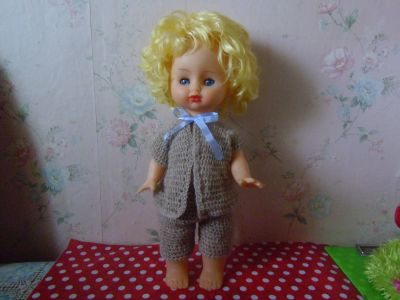 Лот: 19867262. Фото: 1. Советская кукла в вязаном костюме... Куклы