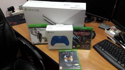 Лот: 10779276. Фото: 1. Продажа: Новый XBOX ONE S 500Gb... Игровые приставки, консоли