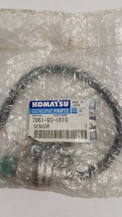 Лот: 19513250. Фото: 1. Датчик задней передачи Komatsu... Электрооборудование