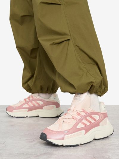 Лот: 25368881. Фото: 1. Кроссовки женские adidas Ozmillen... Кеды, кроссовки, слипоны