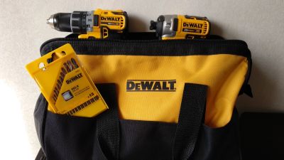 Лот: 20212817. Фото: 1. DeWalt Комплект шуруповерт DCD791D2... Электроинструмент
