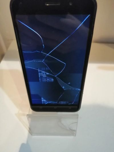 Лот: 14113583. Фото: 1. Prestigio m5 lte psp5511 смартфон... Смартфоны