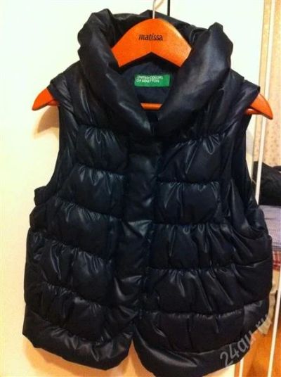 Лот: 2042772. Фото: 1. Жилетка Benetton 98р. новая. Верхняя одежда