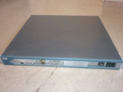 Лот: 12338506. Фото: 1. Маршрутизатор Cisco 2811. Маршрутизаторы (роутеры)