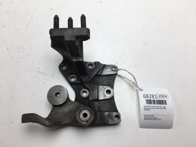 Лот: 20566965. Фото: 1. Кронштейн опоры двигателя Mitsubishi... Двигатель и элементы двигателя