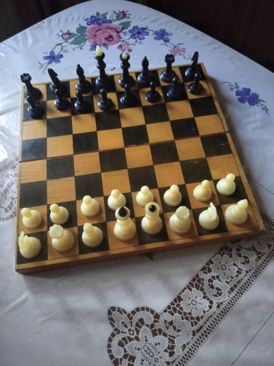 Лот: 17957166. Фото: 1. Шахматы пластиковые. Шахматы, шашки, нарды