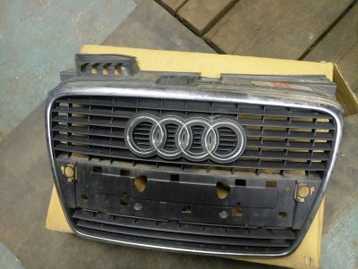 Лот: 10660312. Фото: 1. Решётка радиатора Audi A4. Кузов