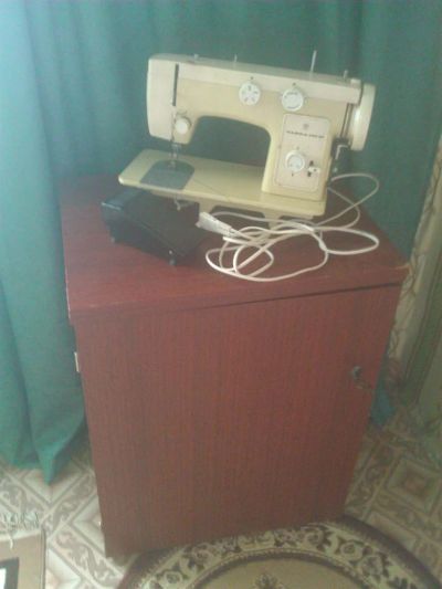 Лот: 3053735. Фото: 1. машинка швейная. Швейная, вязальная