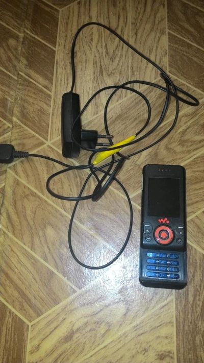 Лот: 7456564. Фото: 1. Телефон sony ericsson. Возможен... Кнопочные мобильные телефоны
