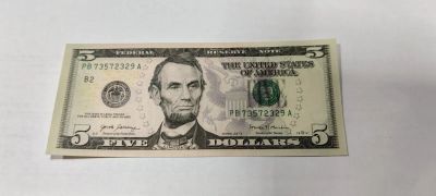 Лот: 24679435. Фото: 1. 5 долларов США 2017 год буква... Америка