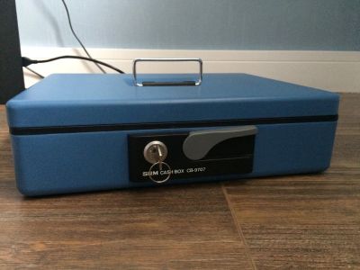 Лот: 11534388. Фото: 1. Сейф переносной Cash Box. Сейфы, металлические шкафы