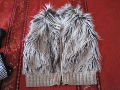 Лот: 4493915. Фото: 1. Жилетка трикотажная. Другое (одежда и аксессуары)