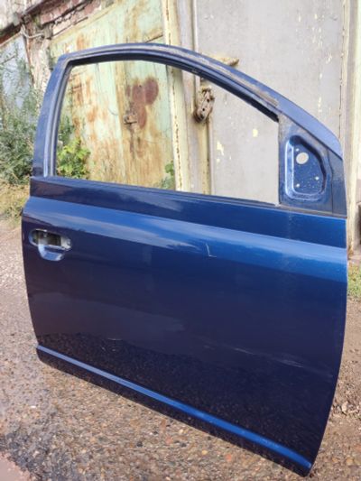 Лот: 23683623. Фото: 1. Дверь передняя правая Toyota Vitz... Кузов