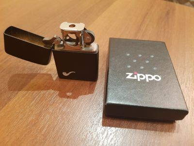 Лот: 13883656. Фото: 1. Зажигалка Zippo. Зажигалки, спички, пепельницы
