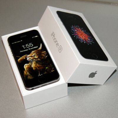 Лот: 9073722. Фото: 1. Apple iPhone SE 16 ГБ 16gb Space... Смартфоны