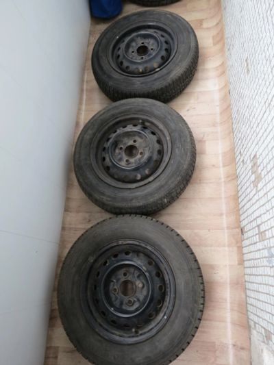 Лот: 6233115. Фото: 1. 3 диска на 13, с зимней резиной... Диски