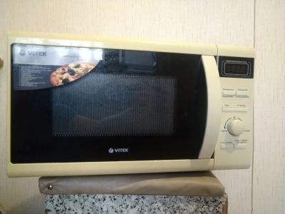 Лот: 17411080. Фото: 1. Микроволновая печь Vitek VT-1681w. Микроволновки, мини-печи